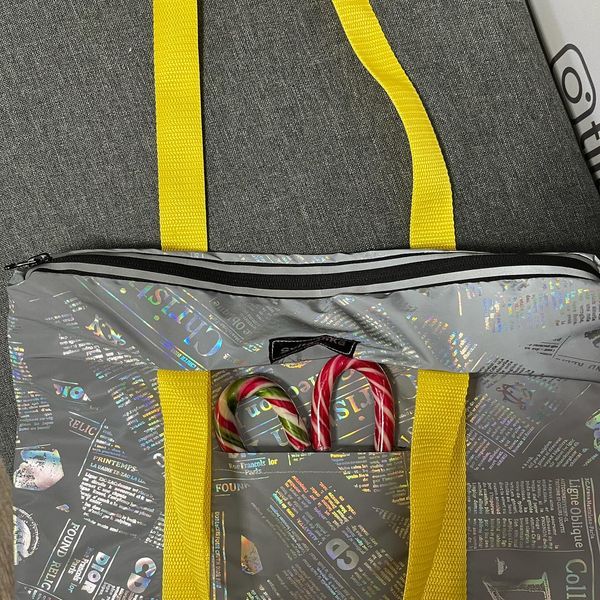 Жіноча сумка шопер світловідбиваюча з кишенями на блискавці. 321 фото