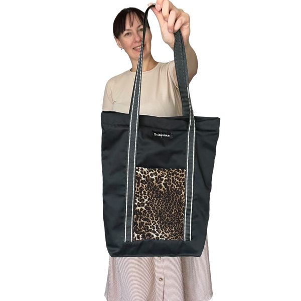 Svitashka shopper bag with leopard pockets and black reflective handles