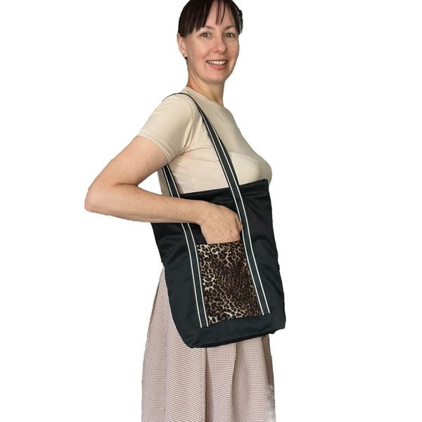 Svitashka shopper bag with leopard pockets and black reflective handles