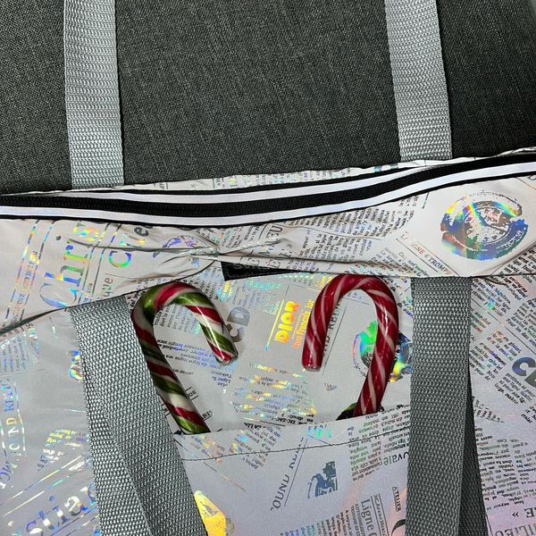 Жіноча сумка шопер світловідбиваюча з кишенями на блискавці. Сірі ручки 322 фото