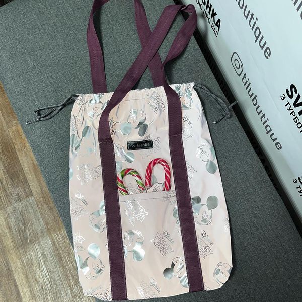 Світловідбиваюча сумка шоппер Світашка цукерочка з кишенями Срібні Міккі бордові ручки 207 фото