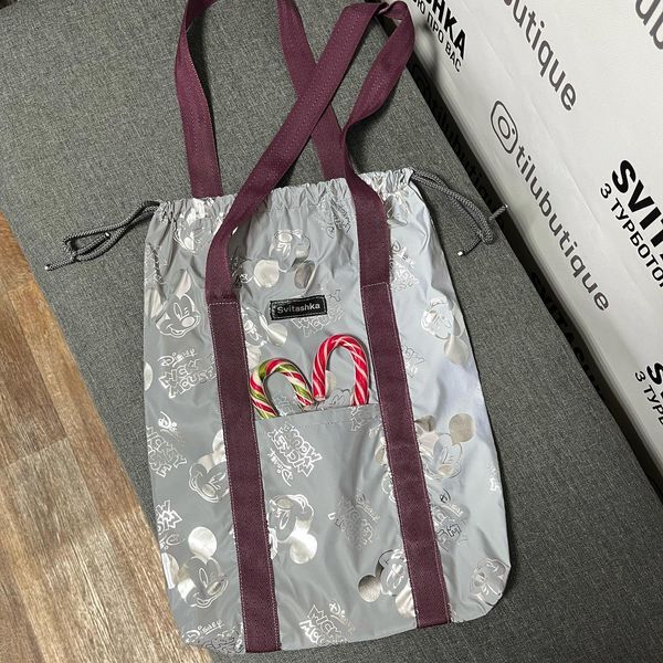 Світловідбиваюча сумка шоппер Світашка цукерочка з кишенями Срібні Міккі бордові ручки 207 фото