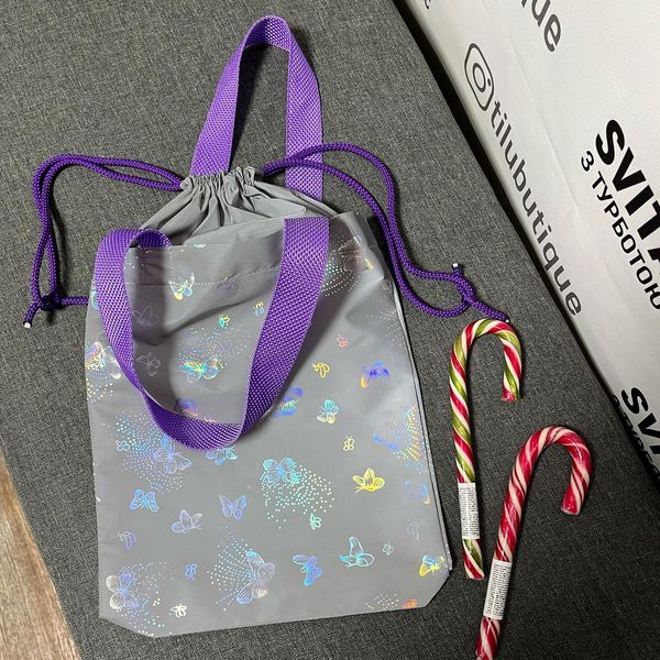 Светоотражающая сумка Svitashka mini на завязке Бабочки фиолетовые ручки 140 фото