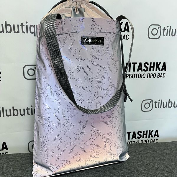Світловідбиваюча сумка шоппер Svitashka Сині пір' їнки на завязках сірі ручки 325 фото