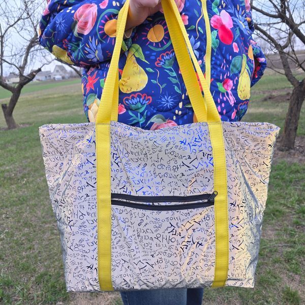 Svitashka XL &ndash; large quilted bag for the city and travel, waterproof, with a laptop compartment
