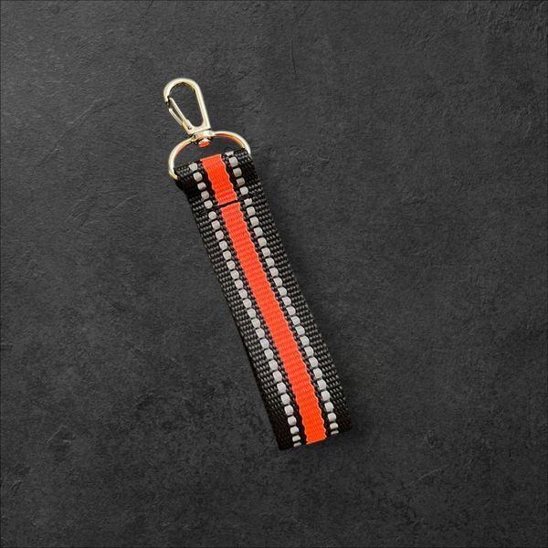 Reflective keychain Svitashka black with pink 1 pc.