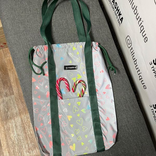 Світловідбиваюча сумка шоппер Світашка цукерочка з кишенями Неонове Серце зелені ручки 225 фото