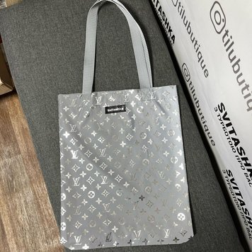 Reflective Svitashka LV shopper bag with a button and gray handles