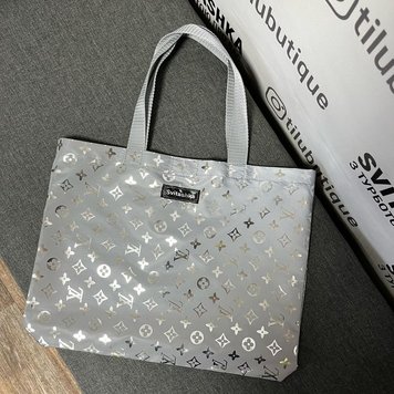 Svitashka LV reflective shopper with short gray handles on a magnetic button