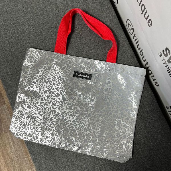 Reflective shopper Svitashka Cobweb with short red handles on a magnetic button